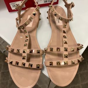 Brand new never worn size 38 Valentino Garavani Rockstud sandal in nude